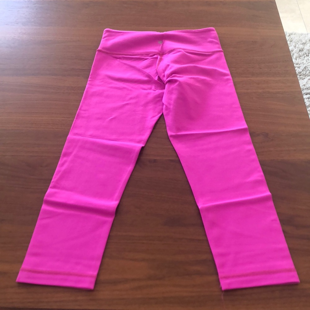 Lululemon  size 4 crops